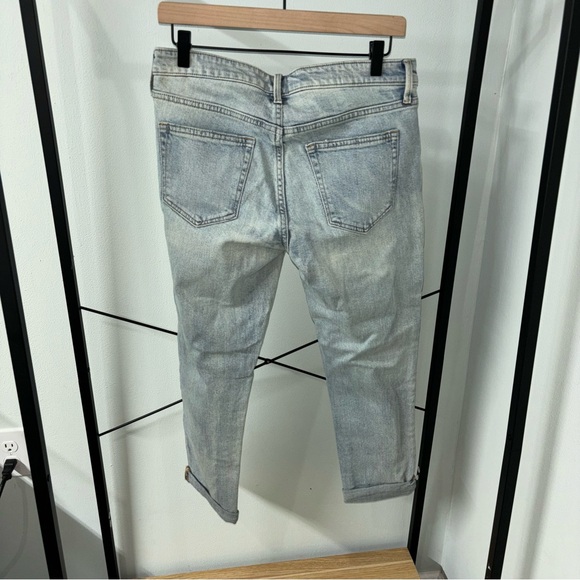 GAP Girlfriend Lightly Distressed Jeans size 28 - Picture 2 of 4